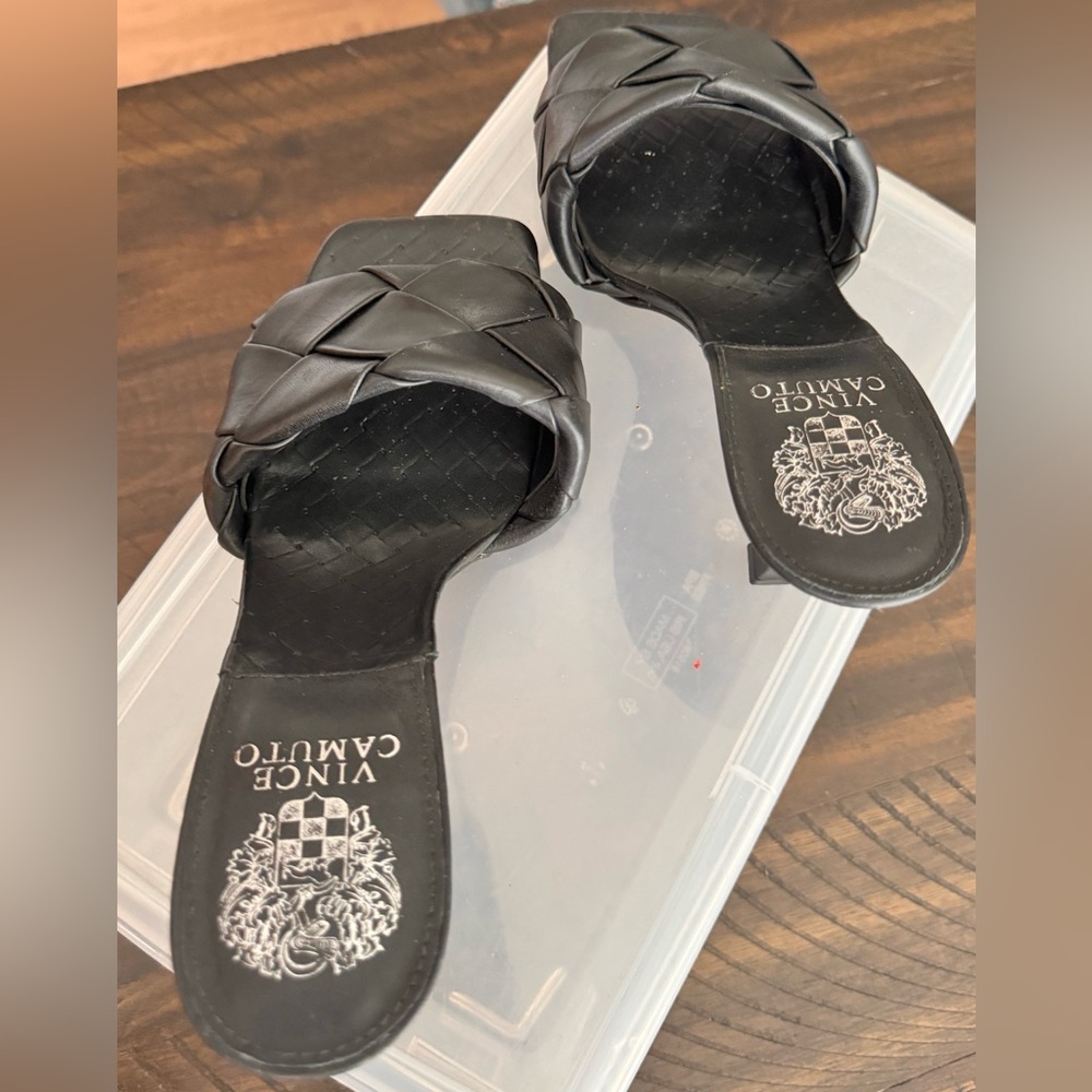 Size 8 mules In black